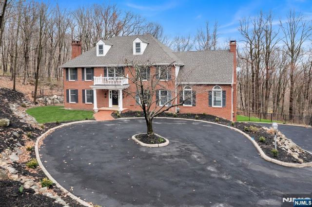 853 Shadow Ridge Road, Franklin Lakes, NJ 07417