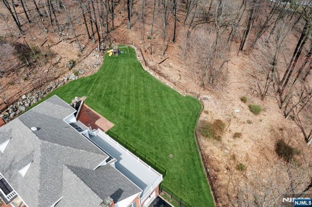 853 Shadow Ridge Road, Franklin Lakes, NJ 07417