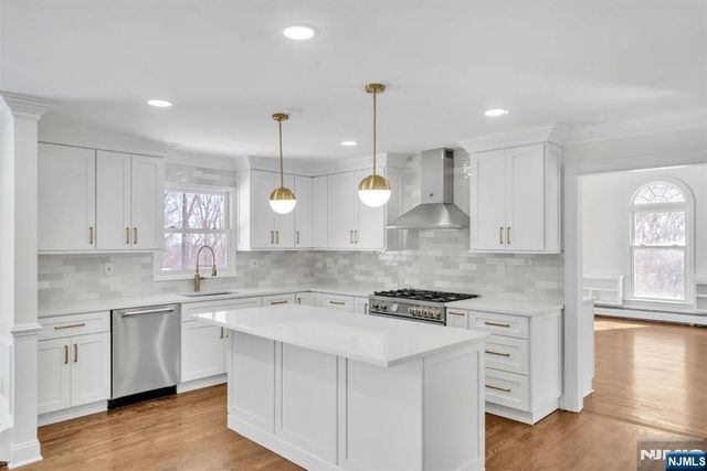 853 Shadow Ridge Road, Franklin Lakes, NJ 07417