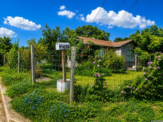 2106 E SOUTHCROSS BLVD, San Antonio, TX 78223