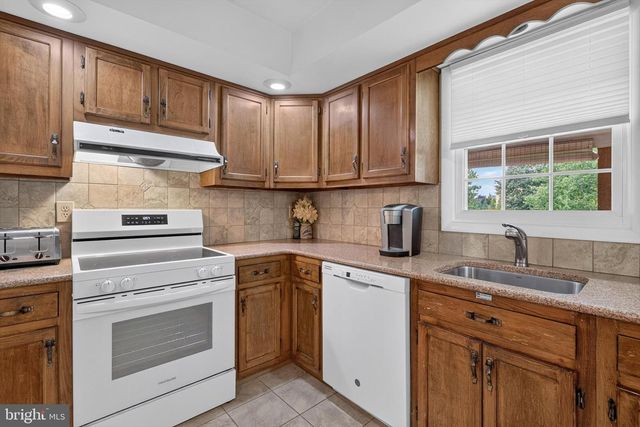 2650 OBERLIN DR, York, PA 17404