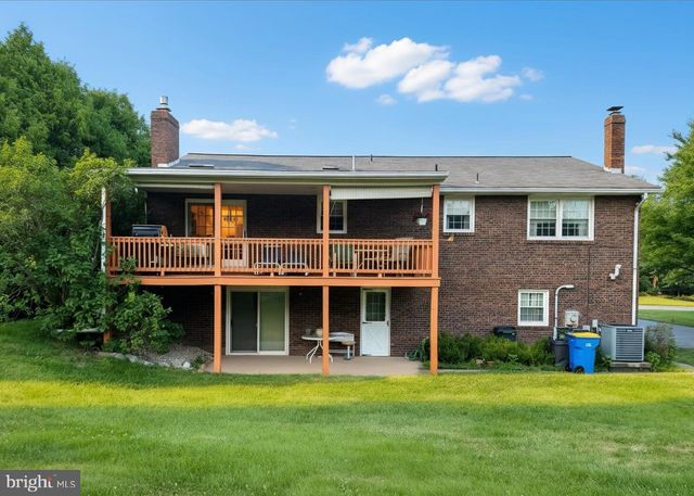 2650 OBERLIN DR, York, PA 17404