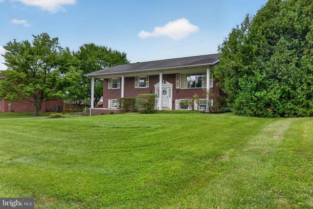 2650 OBERLIN DR, York, PA 17404