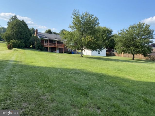 2650 OBERLIN DR, York, PA 17404