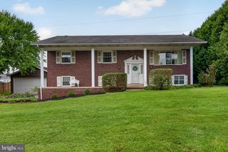 2650 OBERLIN DR, York, PA 17404