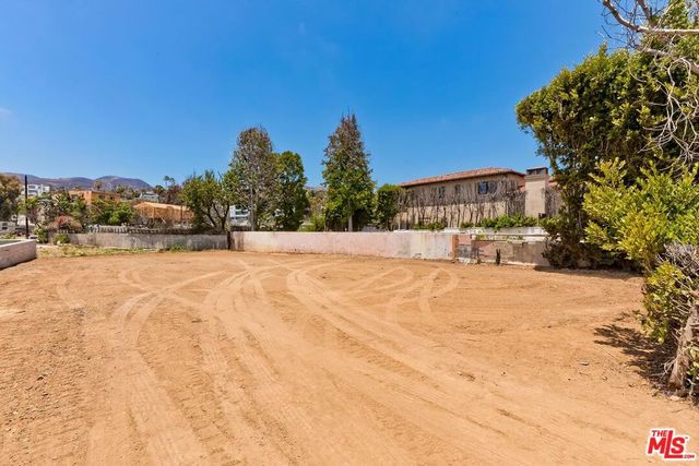 629 N Las Casas Avenue, Pacific Palisades, CA 90272