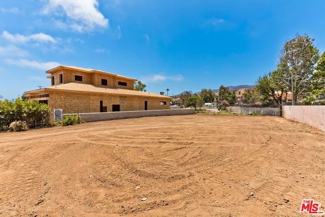 629 N Las Casas Avenue, Pacific Palisades, CA 90272