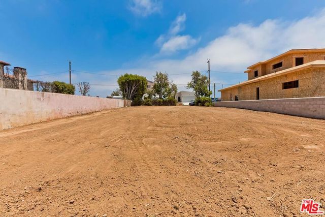 629 N Las Casas Avenue, Pacific Palisades, CA 90272