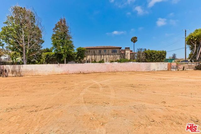 629 N Las Casas Avenue, Pacific Palisades, CA 90272