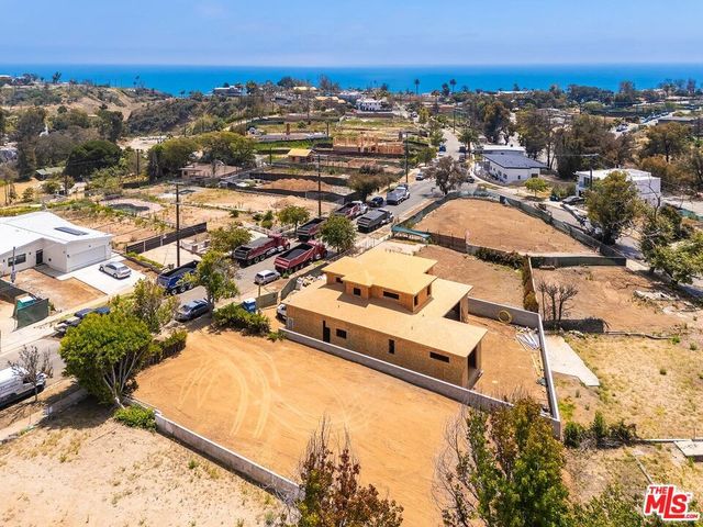 629 N Las Casas Avenue, Pacific Palisades, CA 90272