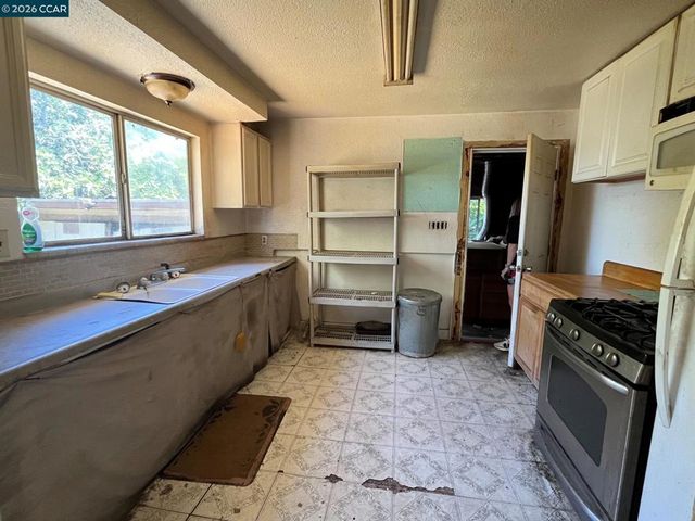 196 N Bella Monte Ave, Bay Point, CA 94565