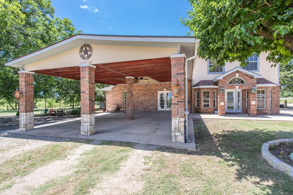 102 E Britton Street, Krum, TX 76249