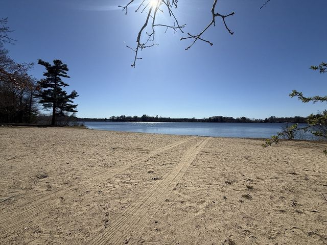 43 Buttonwood Road, Halifax, MA 02338