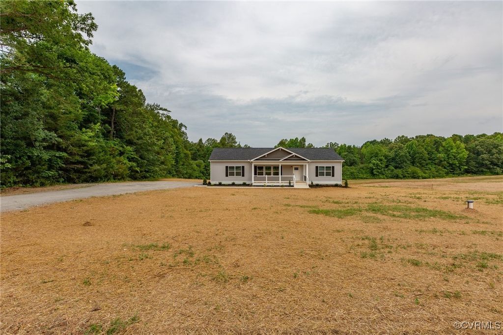 853 Levi Rd, Green Bay, VA 23942