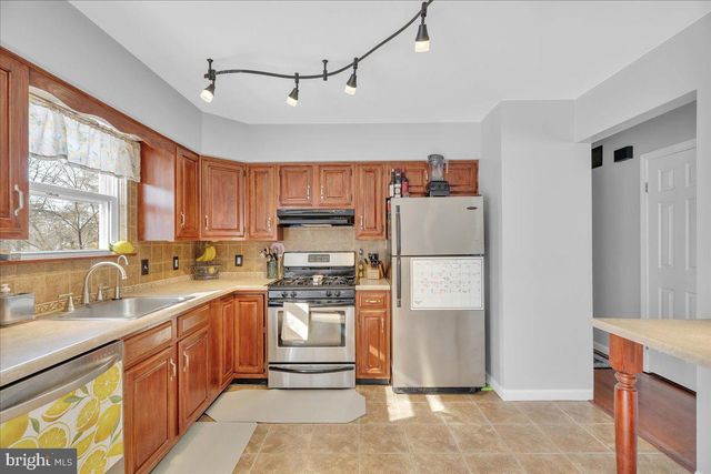 13 WOODSHIRE DR, Sicklerville, NJ 08081