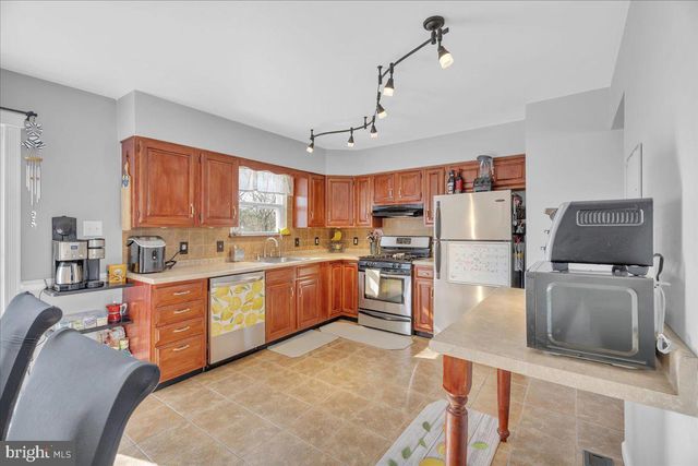 13 WOODSHIRE DR, Sicklerville, NJ 08081