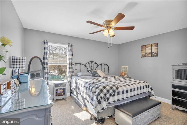 13 WOODSHIRE DR, Sicklerville, NJ 08081