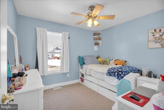 13 WOODSHIRE DR, Sicklerville, NJ 08081