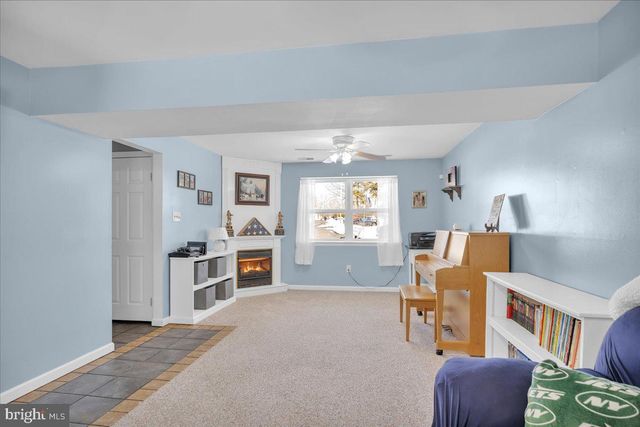 13 WOODSHIRE DR, Sicklerville, NJ 08081