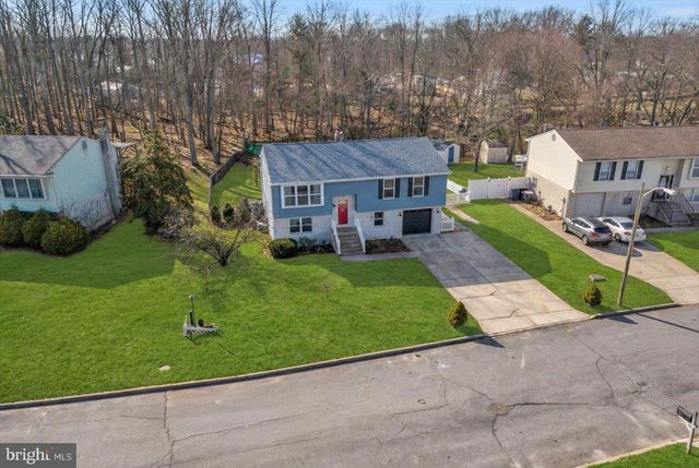 13 WOODSHIRE DR, Sicklerville, NJ 08081