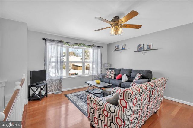 13 WOODSHIRE DR, Sicklerville, NJ 08081