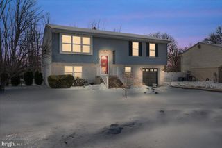 13 WOODSHIRE DR, Sicklerville, NJ 08081