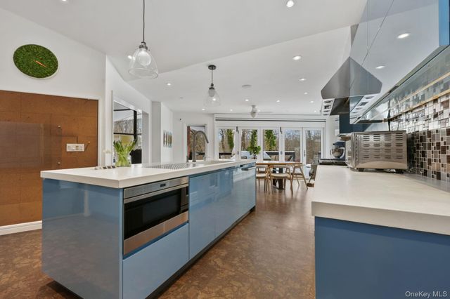 10 Lincoln Road, Scarsdale, NY 10583