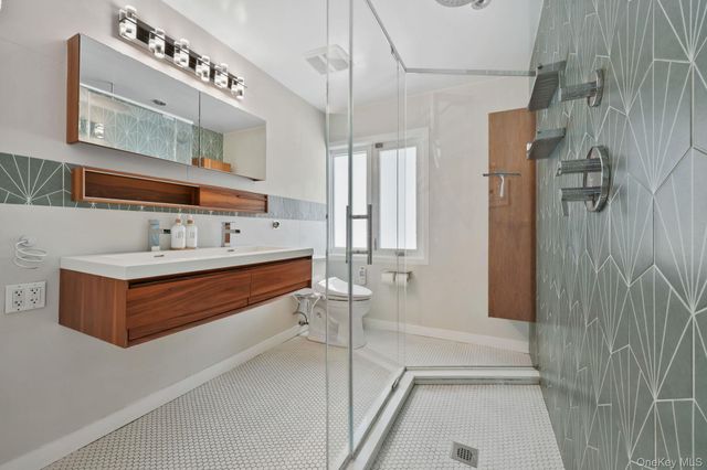 10 Lincoln Road, Scarsdale, NY 10583