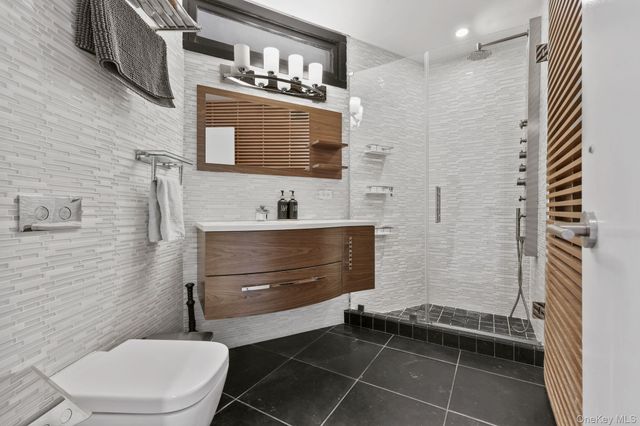 10 Lincoln Road, Scarsdale, NY 10583