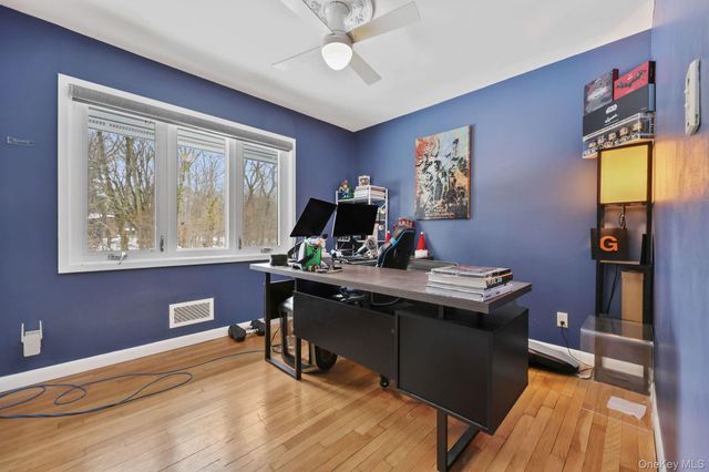 10 Lincoln Road, Scarsdale, NY 10583