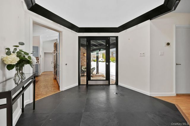 10 Lincoln Road, Scarsdale, NY 10583