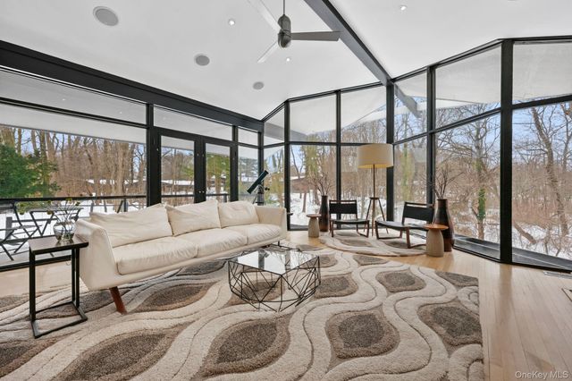 10 Lincoln Road, Scarsdale, NY 10583