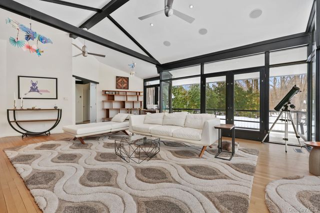 10 Lincoln Road, Scarsdale, NY 10583