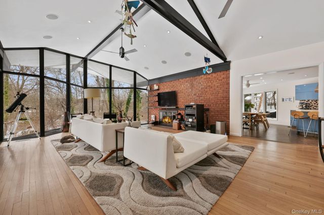 10 Lincoln Road, Scarsdale, NY 10583