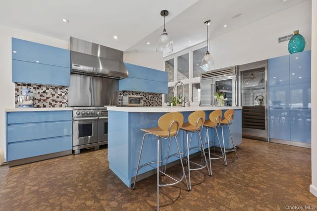 10 Lincoln Road, Scarsdale, NY 10583