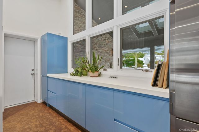 10 Lincoln Road, Scarsdale, NY 10583