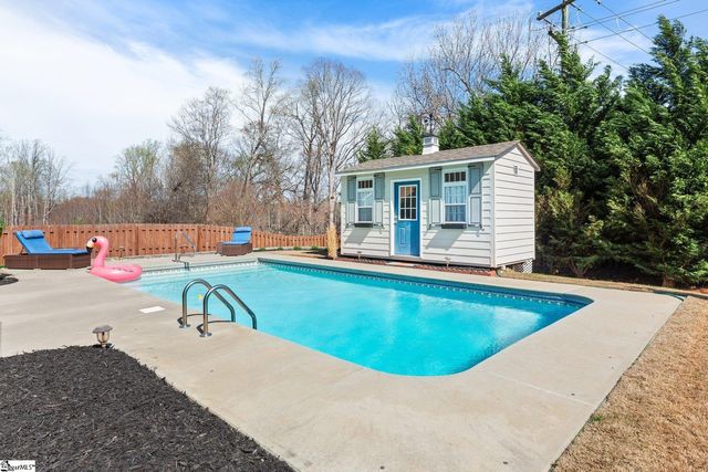 106 Common Oaks Court, Simpsonville, SC 29681