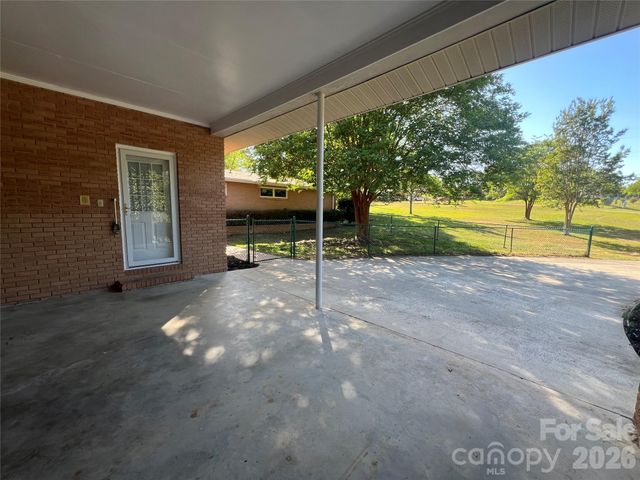 280 Raintree Road, Great Falls, SC 29055
