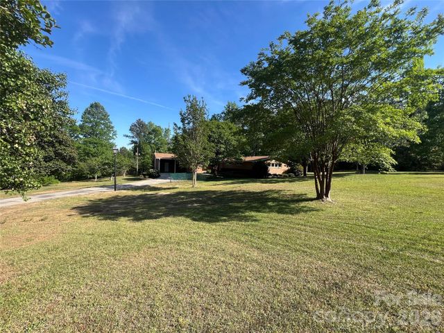 280 Raintree Road, Great Falls, SC 29055