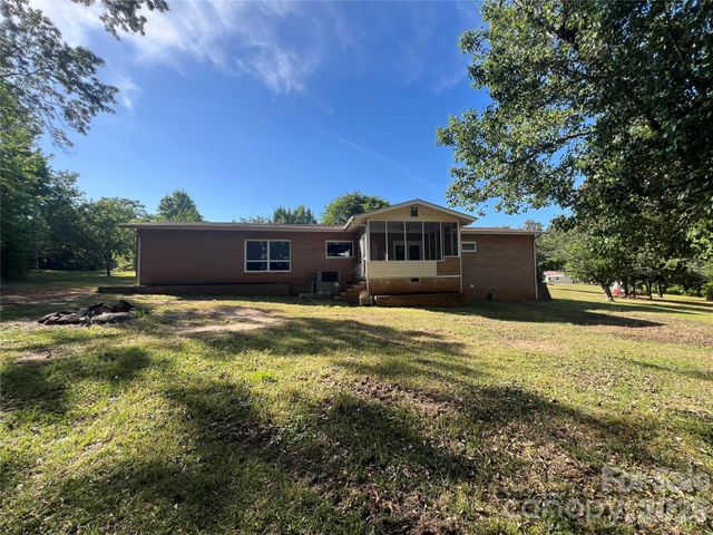280 Raintree Road, Great Falls, SC 29055