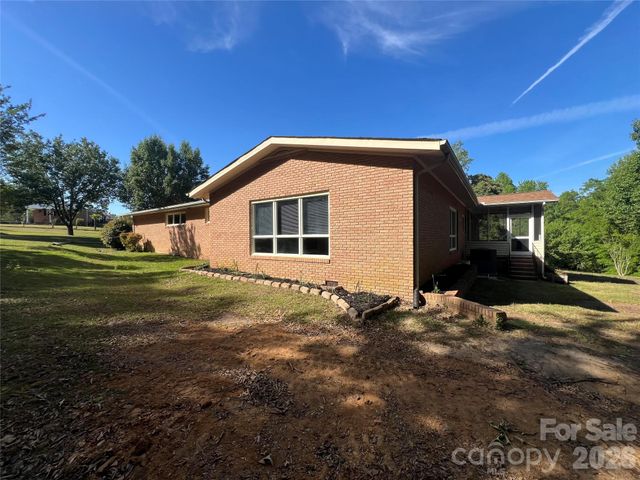 280 Raintree Road, Great Falls, SC 29055