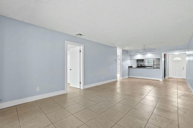 983 NW Spruce Ridge Drive 4, Stuart, FL 34994