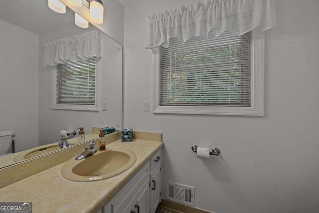 124 Shadow Lake Drive SW, Lilburn, GA 30047
