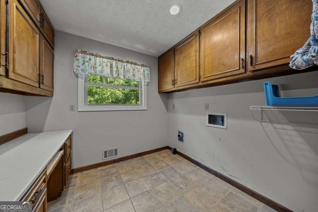 124 Shadow Lake Drive SW, Lilburn, GA 30047