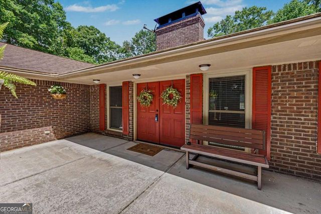 124 Shadow Lake Drive SW, Lilburn, GA 30047