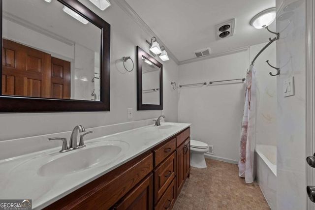 124 Shadow Lake Drive SW, Lilburn, GA 30047