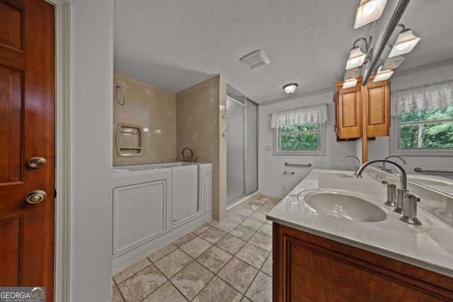 124 Shadow Lake Drive SW, Lilburn, GA 30047