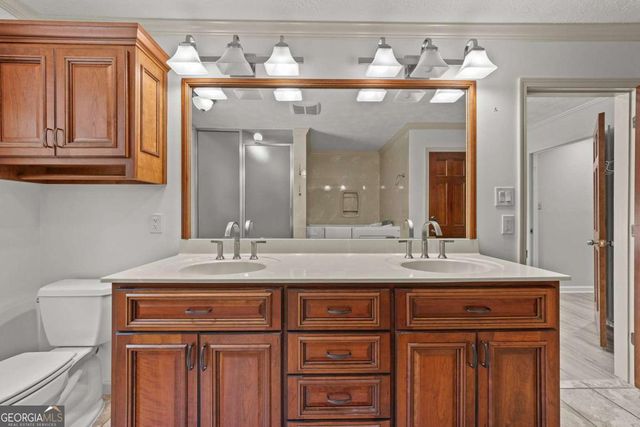 124 Shadow Lake Drive SW, Lilburn, GA 30047