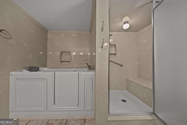 124 Shadow Lake Drive SW, Lilburn, GA 30047