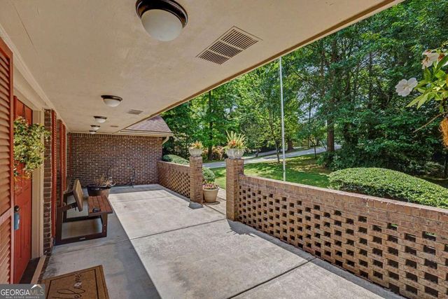 124 Shadow Lake Drive SW, Lilburn, GA 30047